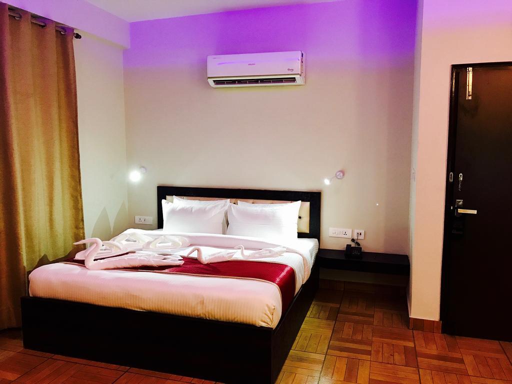 The Park Residency Hotel Grander Noida Exterior foto